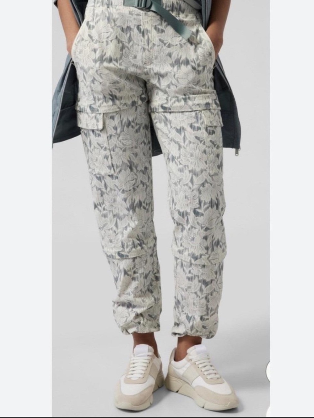 Athleta Convertible Zip-Off Trekkie Hiking Joggers